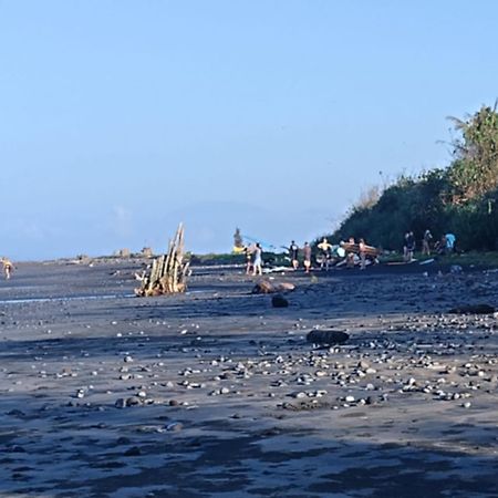 Kirra'S Beach House Pulukan Luaran gambar