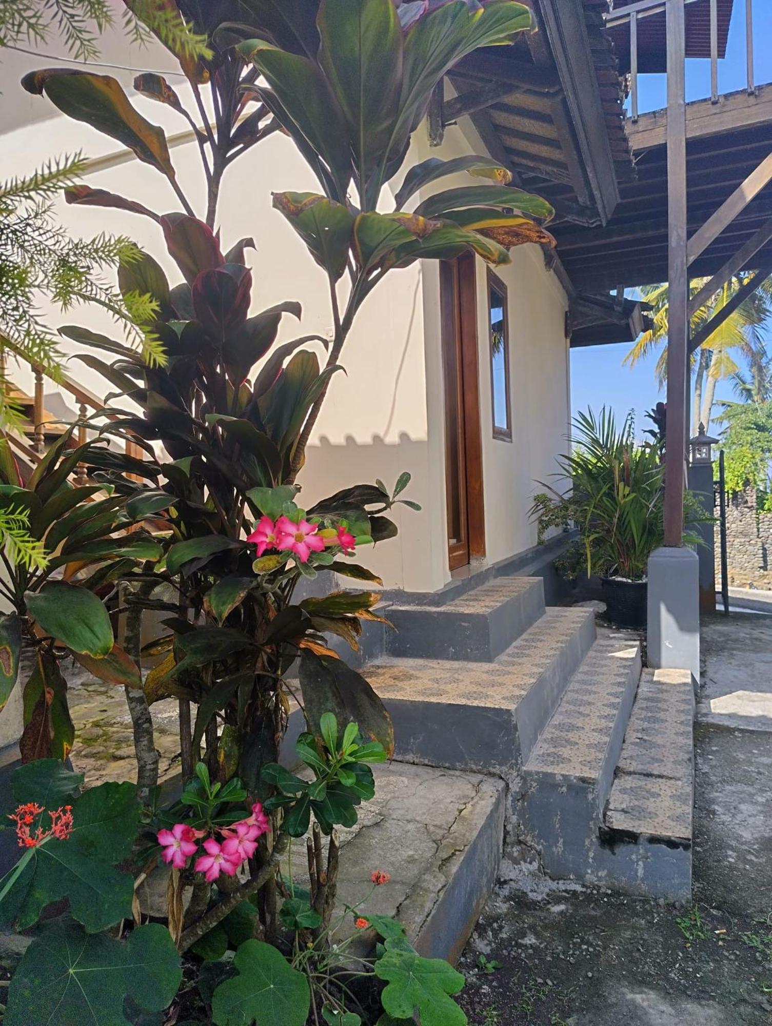 Kirra'S Beach House Pulukan Luaran gambar